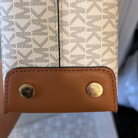 Michael Kors Mercer Logo Medium Messenger Bag - Picture 10 of 17